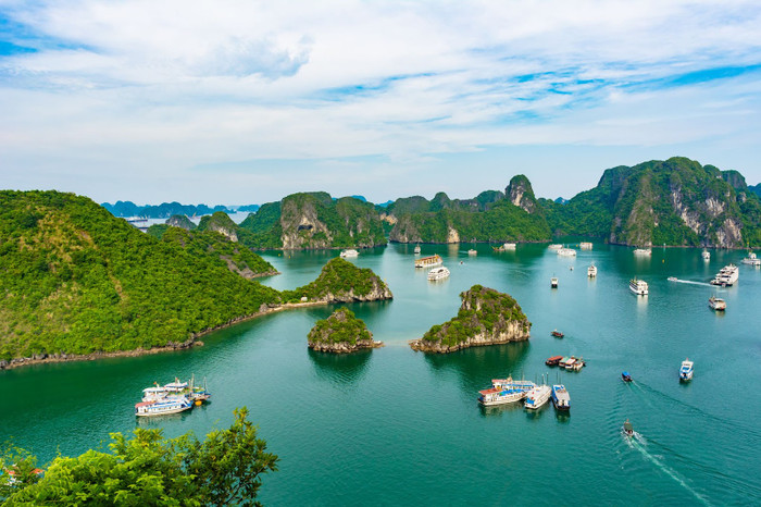Hạ Long là điểm đến không thể bỏ qua nhờ vẻ đẹp kỳ ảo và nhiều trải nghiệm hấp dẫn (Nguồn: Shutterstock) Hạ Long là điểm đến không thể bỏ qua nhờ vẻ đẹp kỳ ảo và nhiều trải nghiệm hấp dẫn (Nguồn: Shutterstock)