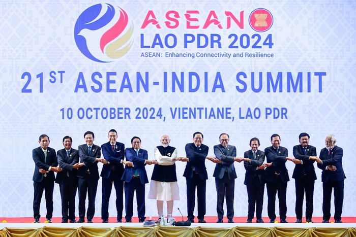 Tại Hội nghị Cấp cao ASEAN-Ấn Độ lần thứ 21, các nhà lãnh đạo ASEAN và Ấn Độ thông qua Tuyên bố về tăng cường quan hệ Đối tác Chiến lược toàn diện ASEAN-Ấn Độ vì hòa bình, ổn định và thịnh vượng tại khu vực và Tuyên bố chung về thúc đẩy chuyển đổi số. Ảnh: VGP/Nhật Bắc Tại Hội nghị Cấp cao ASEAN-Ấn Độ lần thứ 21, các nhà lãnh đạo ASEAN và Ấn Độ thông qua Tuyên bố về tăng cường quan hệ Đối tác Chiến lược toàn diện ASEAN-Ấn Độ vì hòa bình, ổn định và thịnh vượng tại khu vực và Tuyên bố chung về thúc đẩy chuyển đổi số. Ảnh: VGP/Nhật Bắc