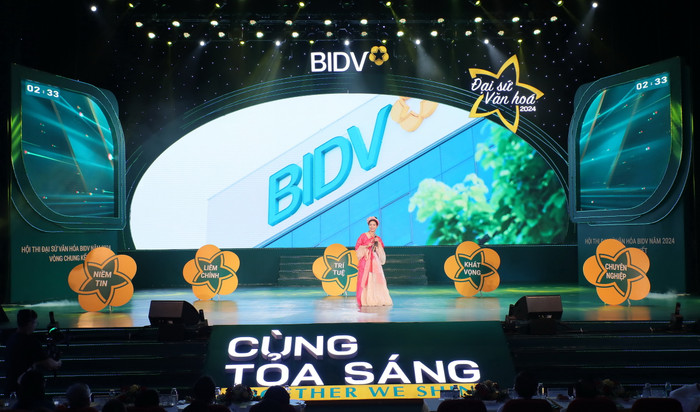 Phần thi Giới thiệu đầy sáng tạo của thí sinh tham gia Hội thi. Ảnh 03.JPG