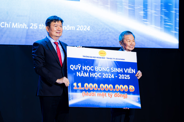 Cũng tại buổi lễ, HUFLIT đã công bố quỹ học bổng dành cho sinh viên năm học 2024 - 2025 trị giá 11 tỷ đồng. 3.JPG