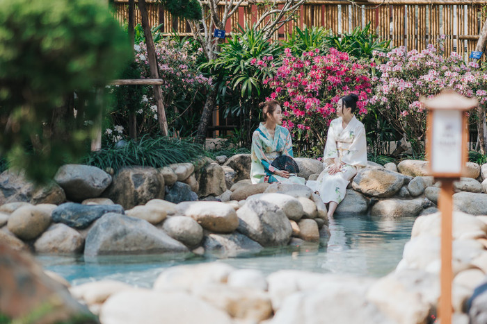 Tắm khoáng nóng là trải nghiệm hàng đầu được Lonely Planet gợi ý khi tới Hạ Long. Tắm khoáng nóng là trải nghiệm hàng đầu được Lonely Planet gợi ý khi tới Hạ Long.
