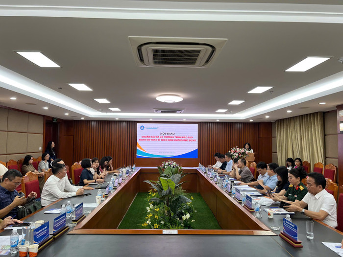 Phó Giáo sư, Tiến sĩ Nguyễn Thu Thủy - Viện trưởng Viện Đào tạo Sau đại học phát biểu tổng kết Hội thảo. anh3.jpg