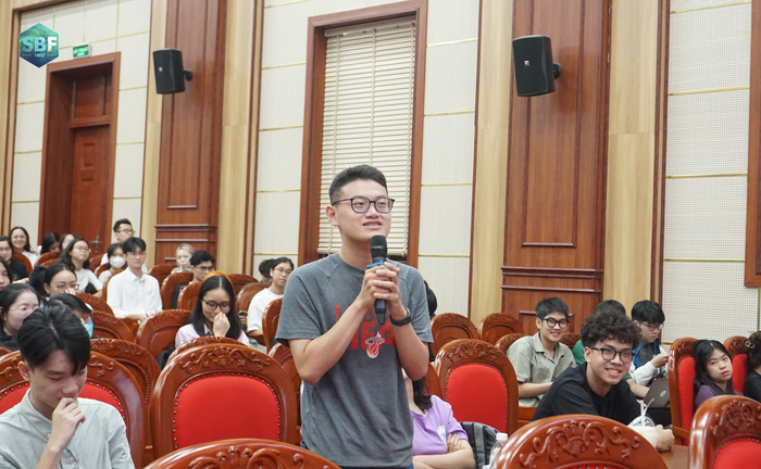 Buổi trao đổi đã mang lại nhiều thông tin hữu ích cho giảng viên và sinh viên Viện Ngân hàng - Tài chính. 11.png