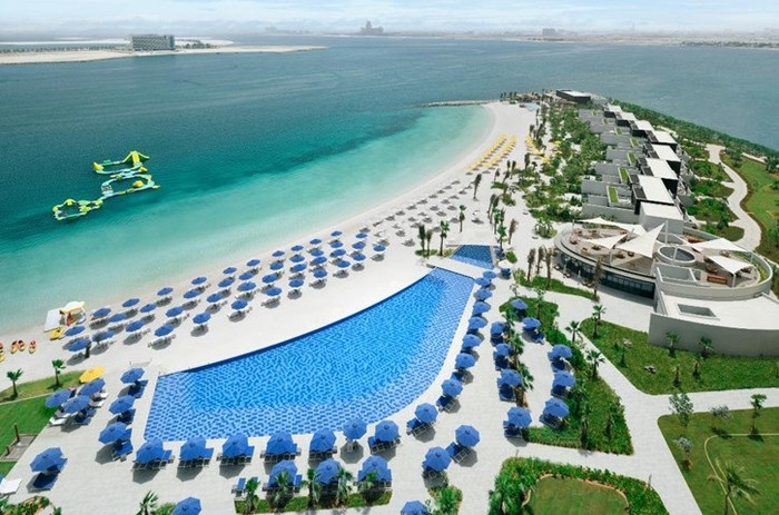 Khu nghỉ dưỡng đẳng cấp Mövenpick Resort trên đảo nhân tạo Al Marjan Island (UAE). A1 Mövenpick Resort trên đảo nhân tạo Al Marjan Island.jpg