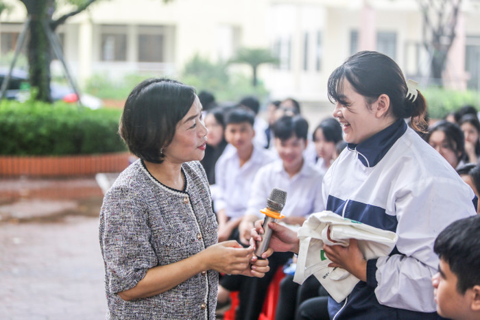 Buổi nói chuyện của Ban Tổ chức cuộc thi Tiếng nói Xanh nhận được sự hưởng ứng đông đảo của các bạn học sinh tại Trường Trung học phổ thông Chuyên Hà Tĩnh. 5.jpg