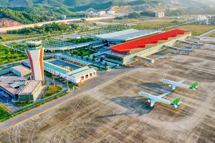 Di chuyển tới Hạ Long vô cùng thuận tiện với hệ thống hạ tầng giao thông đa dạng. Di chuyển tới Hạ Long vô cùng thuận tiện với hệ thống hạ tầng giao thông đa dạng.