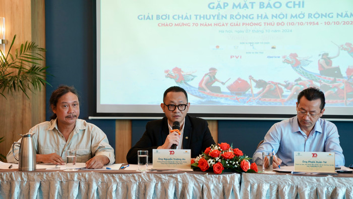 Ông Nguyễn Trường An - Trưởng phòng Sự kiện Tài trợ, Ban Truyền thông Vietnam Airlines phát biểu tại sự kiện. 3. Ông Nguyễn Trường An - Trưởng phòng Sự kiện Tài trợ, Ban Truyền thông Vietnam Airlines phát biểu tại sự kiện.JPG