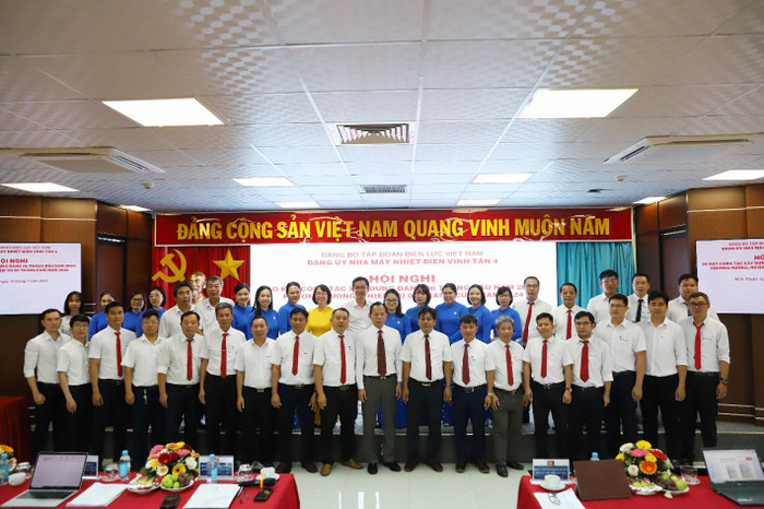 Đảng bộ Nhà máy Nhiệt điện Vĩnh Tân 4 chụp hình lưu niệm tại Hội nghị Sơ kết công tác đảng 06 tháng đầu năm 2024; phương hướng, nhiệm vụ 06 tháng cuối năm 2024. Đảng bộ Nhà máy Nhiệt điện Vĩnh Tân 4 chụp hình lưu niệm tại Hội nghị Sơ kết công tác đảng 06 tháng đầu năm 2024; phương hướng, nhiệm vụ 06 tháng cuối năm 2024.