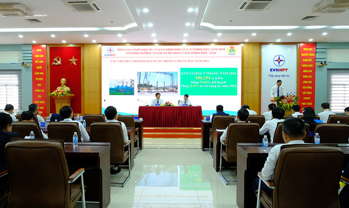 Hội nghị người lao động EVNNPT năm 2024 được tổ chức theo hình thức trực tiếp và trực tuyến. Hội nghị người lao động EVNNPT năm 2024 được tổ chức theo hình thức trực tiếp và trực tuyến.