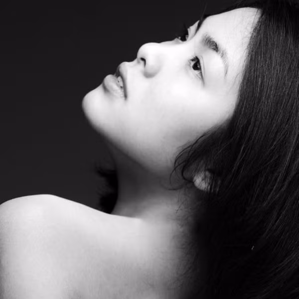 ... nét kiều diễm tự nhiên này của Tăng Thanh Hà cũng đủ "nghiêng nước nghiêng thành".