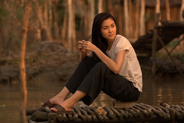 Không ồn ào, nhiều thị phi như những kiều nữ khác của Vbiz, cô nàng ngọc nữ lặng lẽ đi vào lòng người hâm mộ với khuôn mặt sắc nét, tự nhiên, khả ái...