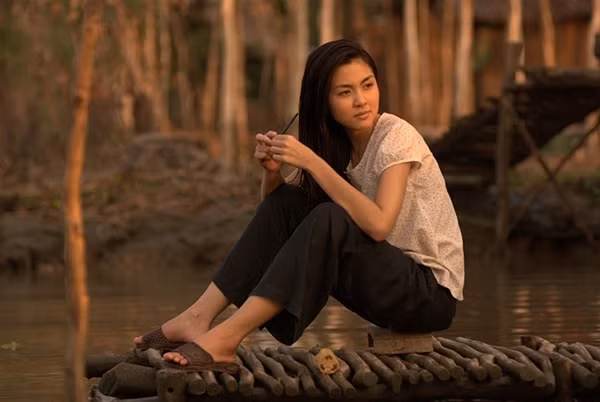 Không ồn ào, nhiều thị phi như những kiều nữ khác của Vbiz, cô nàng ngọc nữ lặng lẽ đi vào lòng người hâm mộ với khuôn mặt sắc nét, tự nhiên, khả ái...