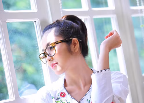 Vì những nét đẹp "trời cho" tự nhiên và sáng giá thế này đủ để cô đẹp rạng ngời...