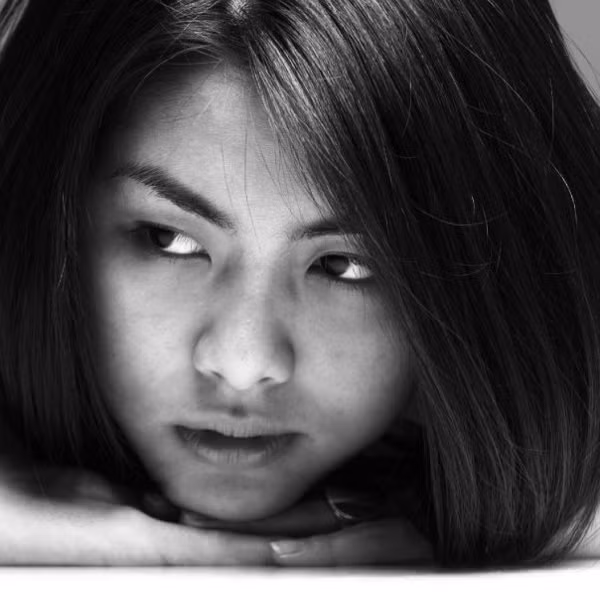 Khi "mộc mạc" thế này, khuôn mặt của Tăng Thanh Hà "đẹp từng centimet"...