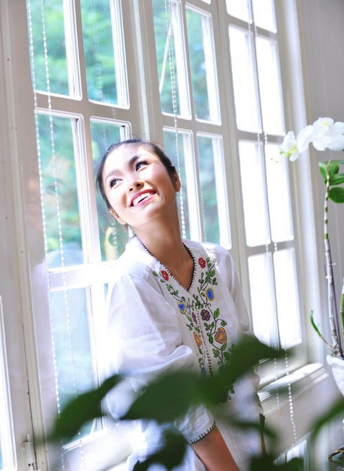 ... mà chẳng cần đến sự viện trợ của những lớp phấn son cầu kỳ, tỉ mỉ.