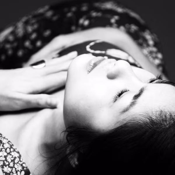 ... thoảng chút buồn đầy lãng mạn.