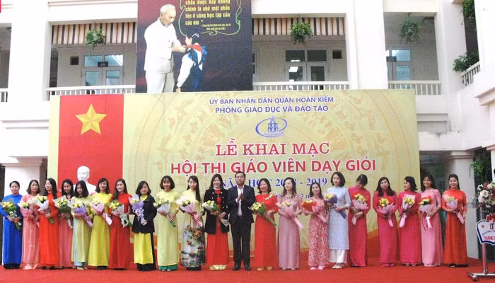 Hội thi giáo viên dạy giỏi. (Ảnh minh hoạ: sogd.hanoi.gov.vn) Hội thi giáo viên dạy giỏi. (Ảnh minh hoạ: sogd.hanoi.gov.vn)