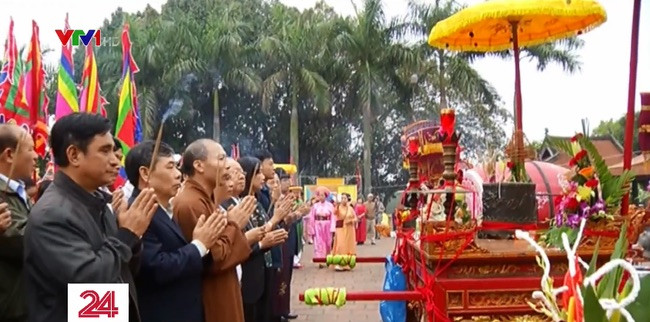 Tạm dừng tổ chức lễ hội, các khóa tu tập, hạn chế các hoạt động các cuộc lễ tập trung đông người (Ảnh: VTV)