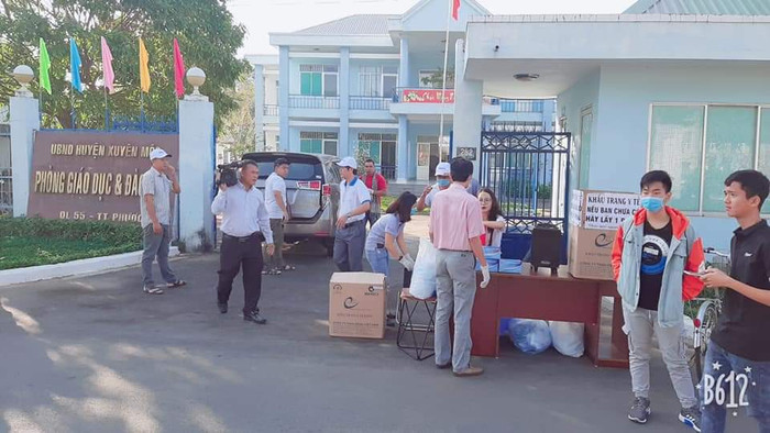 Sắp xếp chuẩn bị phát khẩu trang cho nhân dân tại Phòng Giáo dục và Đào tạo huyện Xuyên Mộc Sắp xếp chuẩn bị phát khẩu trang cho nhân dân tại Phòng Giáo dục và Đào tạo huyện Xuyên Mộc