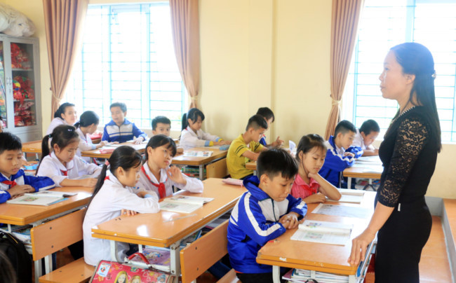 Các thầy cô giáo rất quan tâm đến việc tổ chức thăng hạng chức danh nghề nghiệp giáo viên. (Ảnh minh họa: Giaoducthoidai.vn) Các thầy cô giáo rất quan tâm đến việc tổ chức thăng hạng chức danh nghề nghiệp giáo viên. (Ảnh minh họa: Giaoducthoidai.vn)