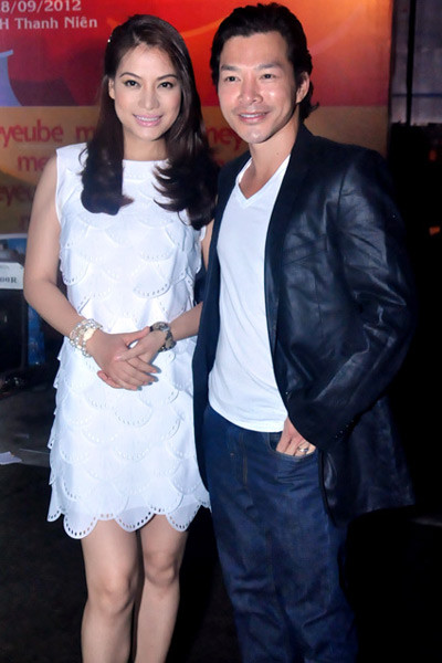 Không chỉ tông xuyệt tông, cả hai đều mặc đẹp, lịch sự và hài hòa