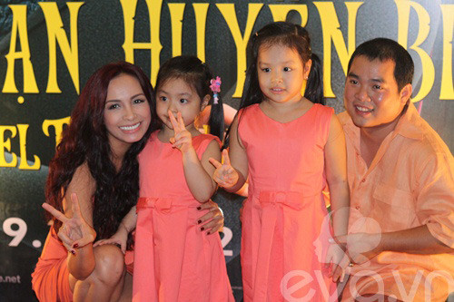 5. Vợ chồng Thúy Hạnh + Minh Khang Không hẳn là mặc đẹp nhưng Minh Khang cũng là người chú trọng đến sự hài hòa trong ăn mặc