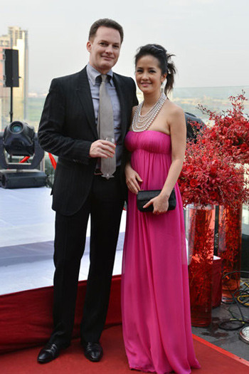 Dù đã có con nhưng Hồng Nhung chia sẻ rằng vợ chồng cô vẫn như đang trong thời gian hẹn hò