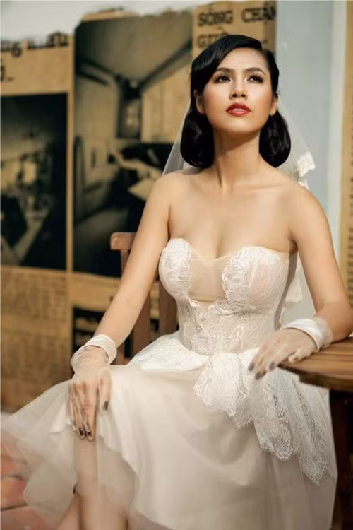 Hoàng My và khoảng hở khá "khó hiểu" trên chiếc váy cưới tuyệt đẹp của mình