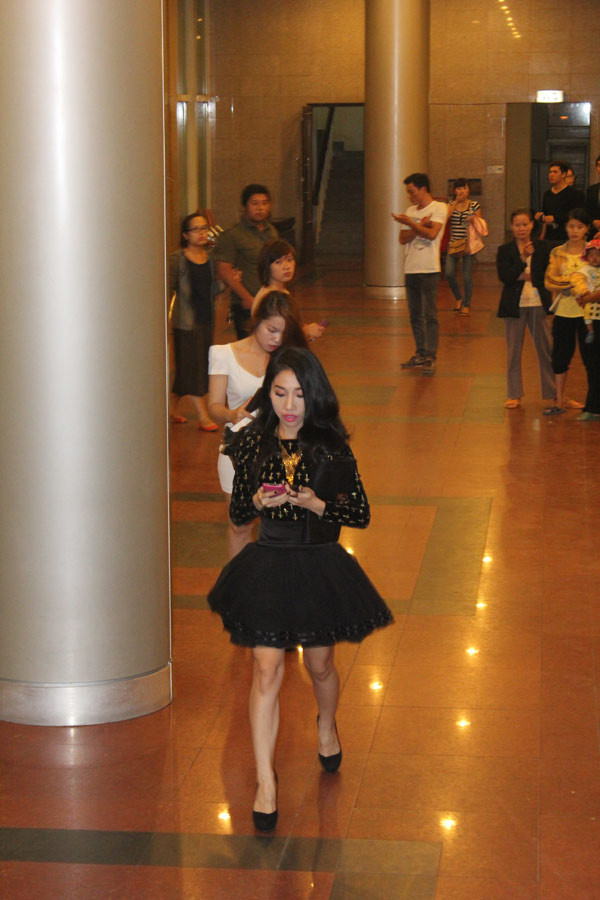 Hằng Bingboong đến muộn trong đêm nhạc 20/11. Ảnh: C.G