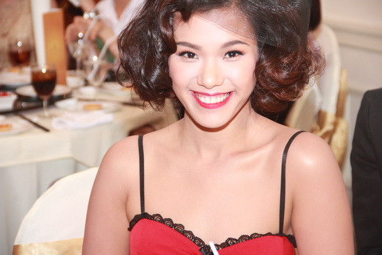 Nụ cười rạng ngời và tỏa sáng giúp Quán quân Vietnam Idol 2006.