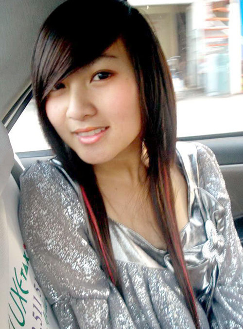 Cô vốn sở hữu gương mặt sáng, khung xương hàm hơi góc cạnh nhưng thiết nghĩ, vẻ đẹp tự nhiên của Kelly đủ khiến cô có một tương lai sáng lạn. Cô vốn sở hữu gương mặt sáng, khung xương hàm hơi góc cạnh nhưng thiết nghĩ, vẻ đẹp tự nhiên của Kelly đủ khiến cô có một tương lai sáng lạn.