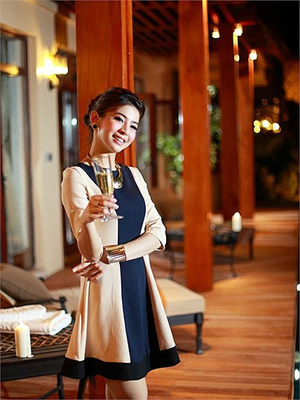 Cô gái này rất nổi tiếng ở đất nước Triệu Voi Cô gái này rất nổi tiếng ở đất nước Triệu Voi