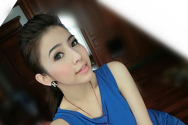 Chandaly Sitphaxay đang là một hot girl được yêu thích trong giới trẻ Lào. Chandaly Sitphaxay đang là một hot girl được yêu thích trong giới trẻ Lào.