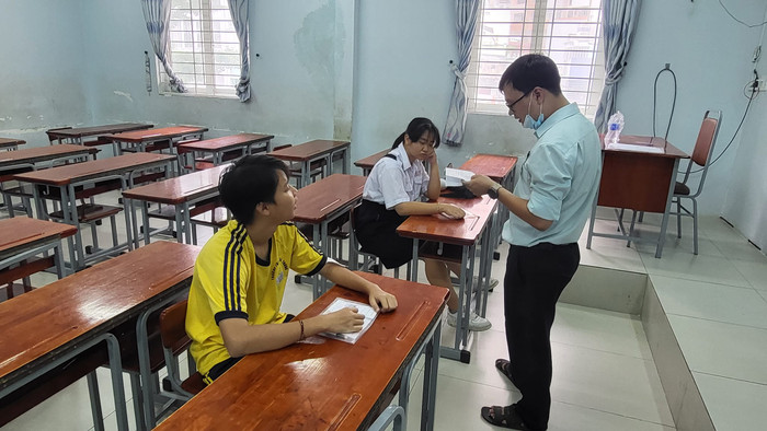 Thí sinh tham dự kỳ thi tuyển sinh vào lớp 10 ở điểm thi Trường Đoàn Thị Điểm, Quận 3 (ảnh: P.L) Thí sinh tham dự kỳ thi tuyển sinh vào lớp 10 ở điểm thi Trường Đoàn Thị Điểm, Quận 3 (ảnh: P.L)