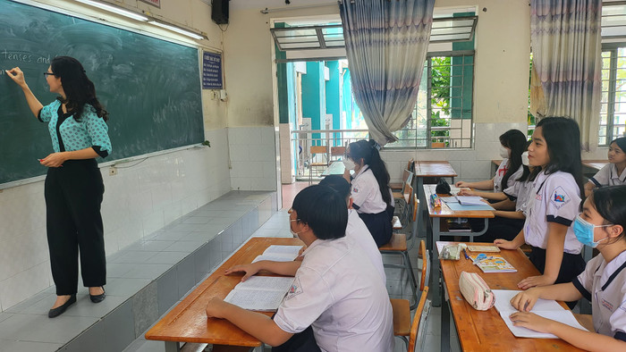 Trong các giờ học, nữ sinh này rất tích cực tham gia, đóng góp xây dựng bài (ảnh: VD) Trong các giờ học, nữ sinh này rất tích cực tham gia, đóng góp xây dựng bài (ảnh: VD)