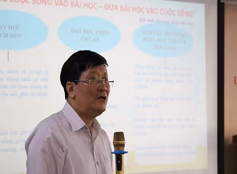 Phó Giáo sư Mai Sỹ Tuấn - Tổng Chủ biên sách giáo khoa Tự nhiên và Xã hội lớp 1 chia sẻ ý kiến (ảnh: NHG)