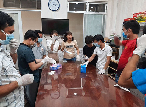 Giáo viên Trường Đông Dương chuẩn bị các phương án làm vệ sinh, đón học sinh đi học lại (ảnh: CTV) Giáo viên Trường Đông Dương chuẩn bị các phương án làm vệ sinh, đón học sinh đi học lại (ảnh: CTV)