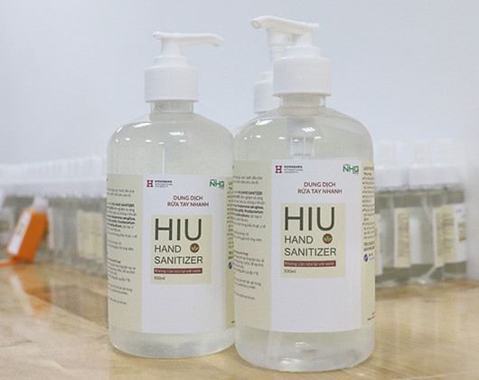 Dung dịch rửa tay sát khuẩn mà Trường Đại học Quốc tế Hồng Bàng vừa điều chế thành công (ảnh: HIU)