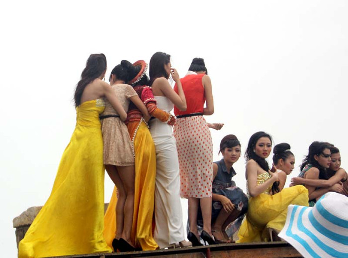 Nhưng sau khi trấn tĩnh, mọi việc lại tiếp tục diễn ra suôn xẻ. Nhưng sau khi trấn tĩnh, mọi việc lại tiếp tục diễn ra suôn xẻ.