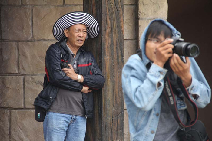 Rồi trầm tư quan sát... Rồi trầm tư quan sát...