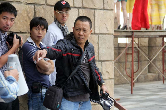 Khi lại khắt khe tới từng chi tiết nhỏ. Khi lại khắt khe tới từng chi tiết nhỏ.