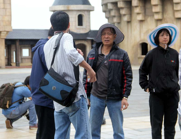 Đến MC Lại Văn Sâm cũng chuẩn bị kỹ lưỡng khi lên đỉnh Bà Nà.