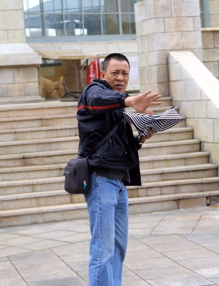 'Chỉnh lại góc máy một chút cho chuẩn nào'