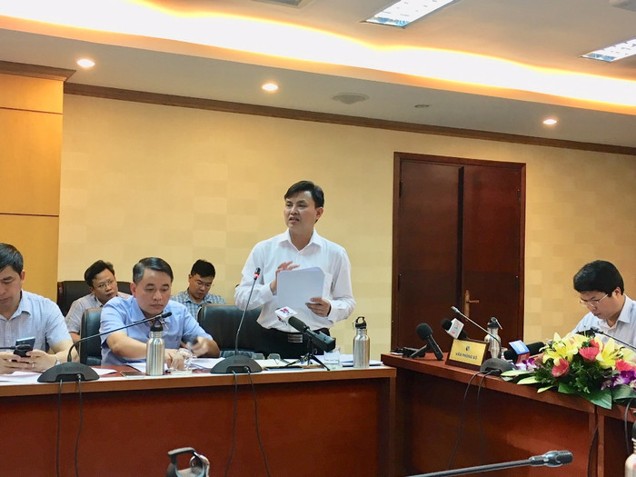 Ông Hoàng Văn Thức cho rằng, việc xử lý nhiều container phế liệu rất tốn kém và chưa có cơ chế phòng ngừa, kiểm soát việc nhập khẩu phế liệu từ xa. Ảnh: Vũ Phương Ông Hoàng Văn Thức cho rằng, việc xử lý nhiều container phế liệu rất tốn kém và chưa có cơ chế phòng ngừa, kiểm soát việc nhập khẩu phế liệu từ xa. Ảnh: Vũ Phương
