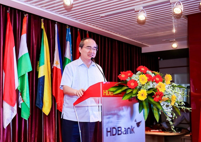 Bí thư Nguyễn Thiện Nhân chúc mừng HDBank và Vietjet về những đột phá và những gì đã làm được vừa qua. Ảnh: HDBank.