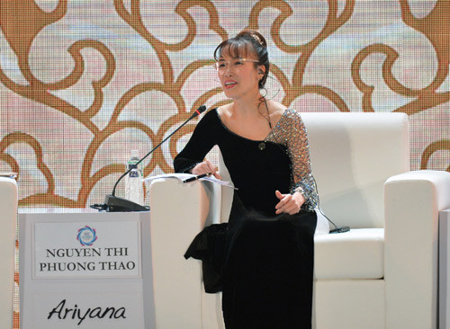 Tổng giám đốc Vietjet - bà Nguyễn Thị Phương Thảo gây ấn tượng tại Hội nghị thượng đỉnh doanh nghiệp APEC. Tổng giám đốc Vietjet - bà Nguyễn Thị Phương Thảo gây ấn tượng tại Hội nghị thượng đỉnh doanh nghiệp APEC.