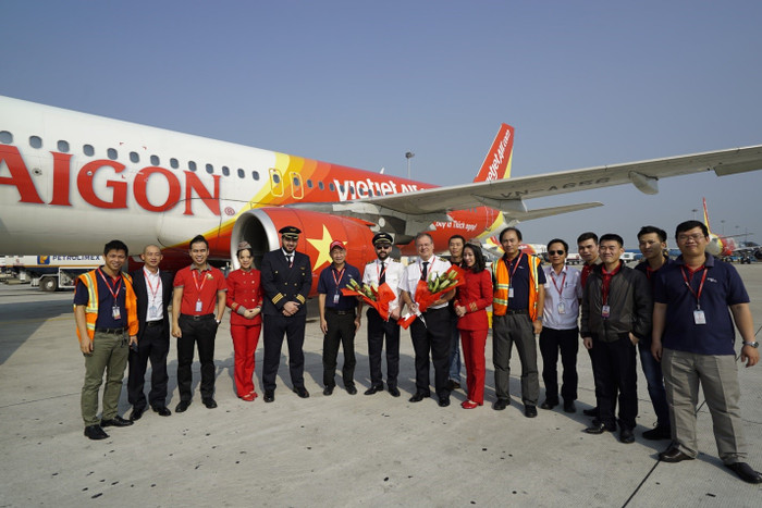 Đoàn công tác thứ ba cũng lên đường trong buổi sáng cùng ngày trên tàu bay VN-A656.