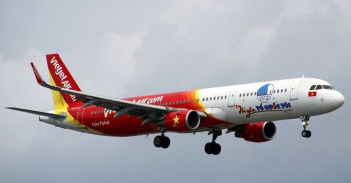 Để bà con về quê sum vầy đón Tết cùng gia đình, Vietjet đã tăng chuyến, tặng vé miễn phí cho công nhân, học sinh, sinh viên, hơn nữa là chuyến bay đưa người có hoàn cảnh khó khăn về quê đón Tết. Để bà con về quê sum vầy đón Tết cùng gia đình, Vietjet đã tăng chuyến, tặng vé miễn phí cho công nhân, học sinh, sinh viên, hơn nữa là chuyến bay đưa người có hoàn cảnh khó khăn về quê đón Tết.