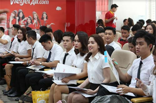 Môi trường làm việc thân thiện, lý tưởng, cùng mức thu nhập hấp dẫn, cơ hội học tập bồi dưỡng tại nước ngoài tại Vietjet đã và đang thu hút lượng lớn ứng viên chất lượng tham gia. Ảnh: Vietjet Môi trường làm việc thân thiện, lý tưởng, cùng mức thu nhập hấp dẫn, cơ hội học tập bồi dưỡng tại nước ngoài tại Vietjet đã và đang thu hút lượng lớn ứng viên chất lượng tham gia. Ảnh: Vietjet