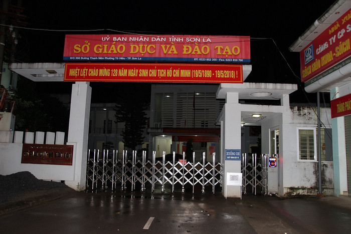 Sở Giáo dục và Đào tạo tỉnh Sơn La được bảo vệ nghiêm ngặt trong khi đoàn công tác làm nhiệm vụ. Ảnh: Vũ Phương. Sở Giáo dục và Đào tạo tỉnh Sơn La được bảo vệ nghiêm ngặt trong khi đoàn công tác làm nhiệm vụ. Ảnh: Vũ Phương.